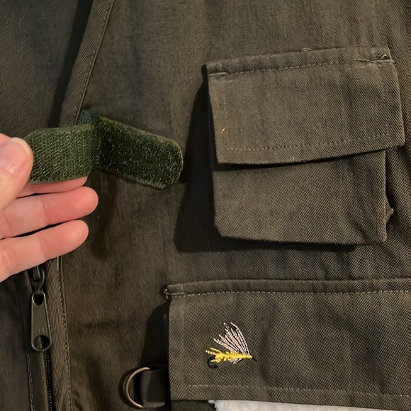 Vintage XXL White River Rmy Green Fly Shop Fly Fishing Vest with 2 lures. - Picture 8 of 13